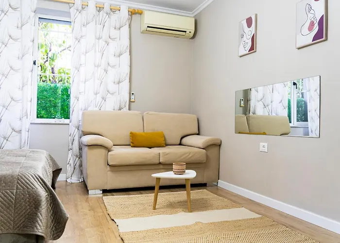 New Bazaar Cane 2 * Τίρανα